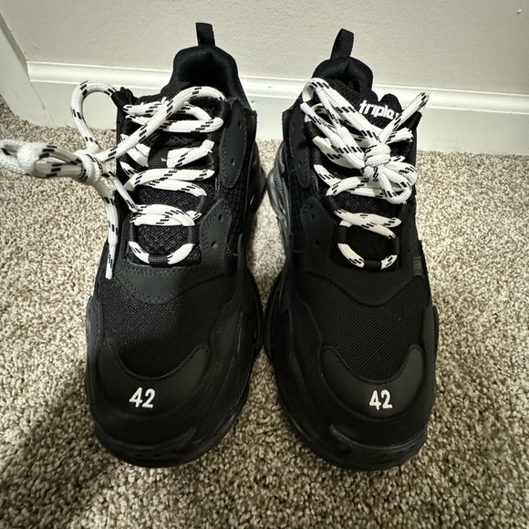 Balenciaga Triple S - Picture 1 of 5